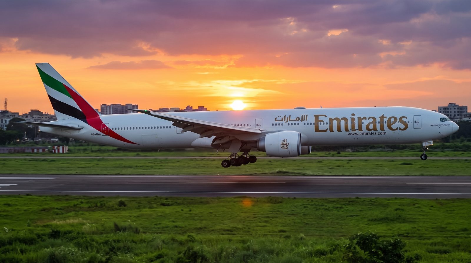 Emirates Puts Boeing 777-300ER On Dubai–London Gatwick EK011/012 In Early 2027