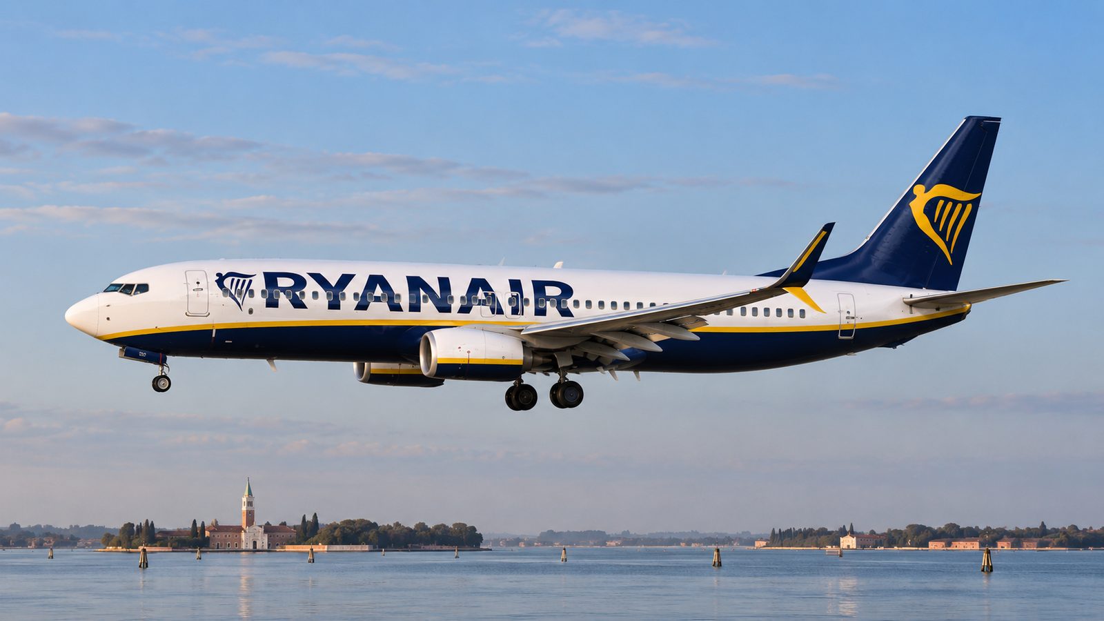 Ryanair 737-800 Diverts to Venice After an Engine Fails Climbing Out of Trieste