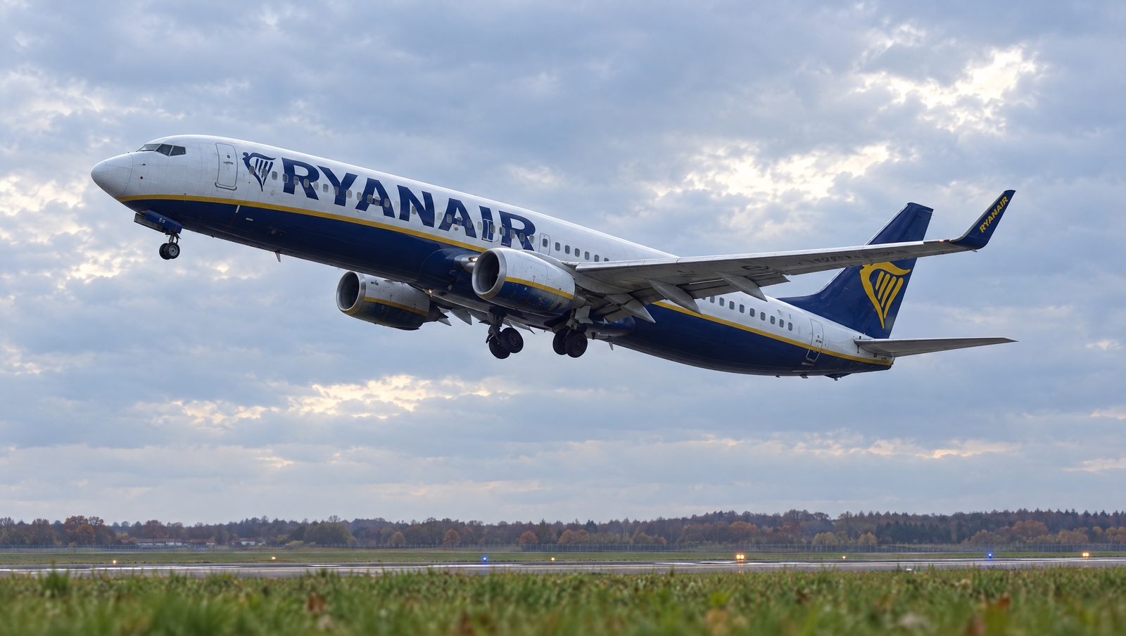 Ryanair Cuts 700,000 German Winter Seats and Closes Its Seven-Aircraft Berlin Base on October 24